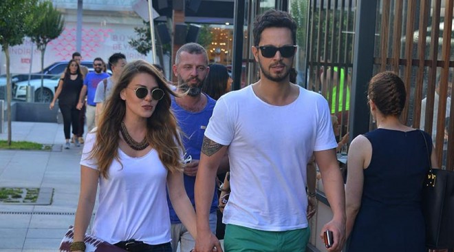 Murad Boz sevgilisini "göylərə" qaldırıb