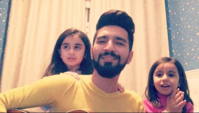 Əhməd onlarla duet oxudu