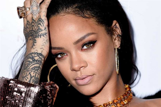 Rihanna dördmərtəbəli evini 50 min dollara satır