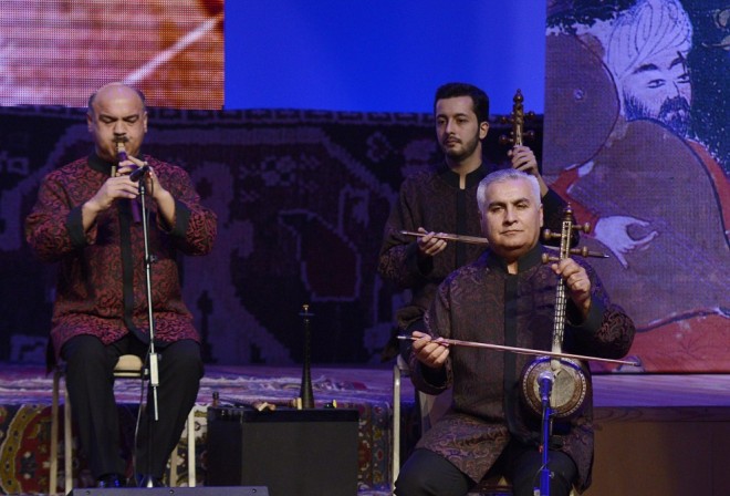 “Rast” muğam dəstgahı tanınmış xanəndələrin ifasında