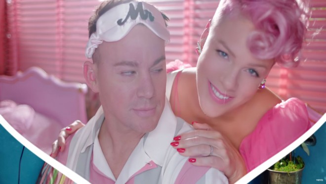 Tatum qadın geyimində Pinkin yeni klipində - video