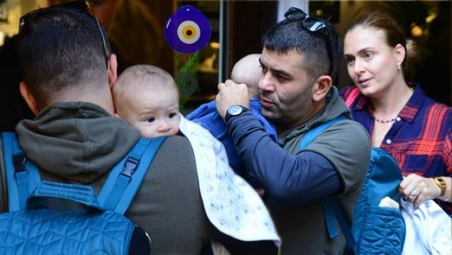 Oğlunun üzünü ilk dəfə göstərdi - foto