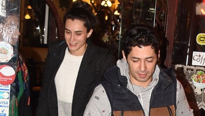 Ayrıldığı deyilən cütlük əl-ələ görüntüləndi - foto