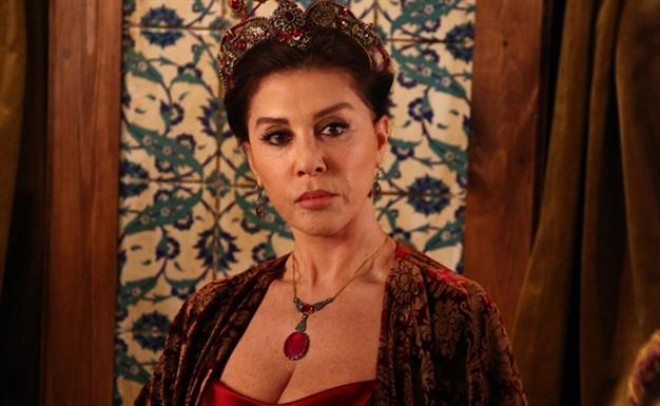 Nebahat Çehre ekranlara qayıdır
