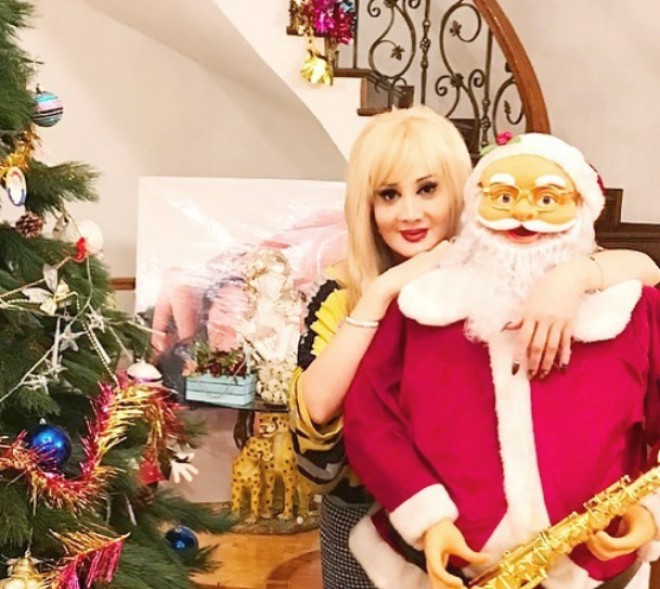 Xalq Artisti sevənlərini təbrik etdi