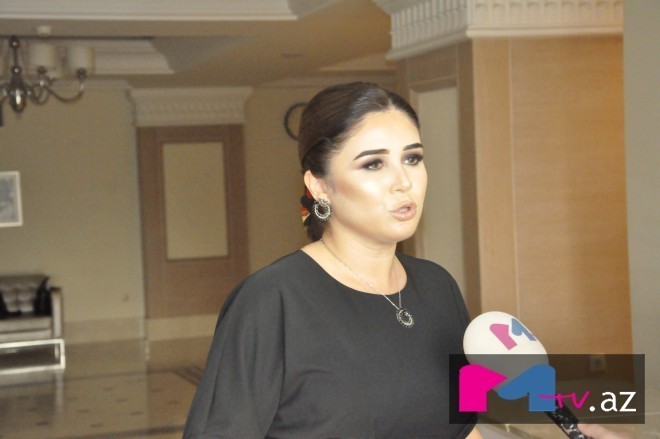 Elnarə həmkarının müdafiəsinə qalxdı: "Heç kəs ailə mövzusunda döşünə döyməsin"