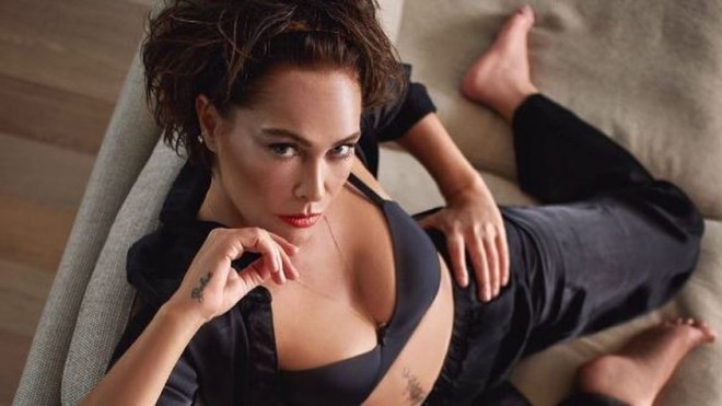 Hülya Avşar ölkəsini tərk edir?