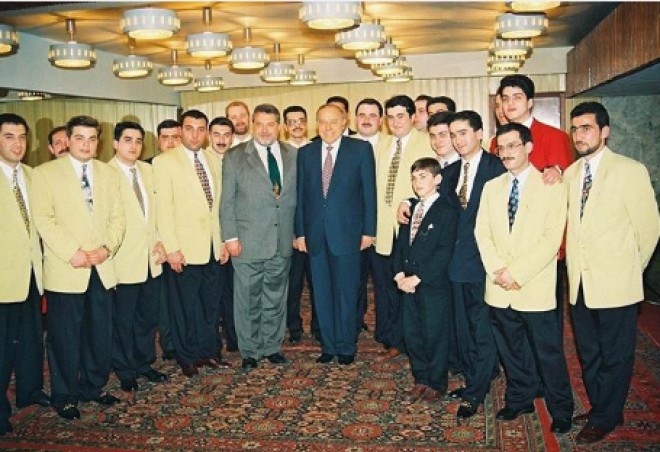 “Bakılı oğlanlar” Heydər Əliyevi xatirə şəkilləri ilə yad etdilər