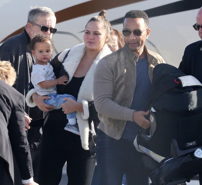 Məşhur cütlük qızı ilə görüntüləndi - foto