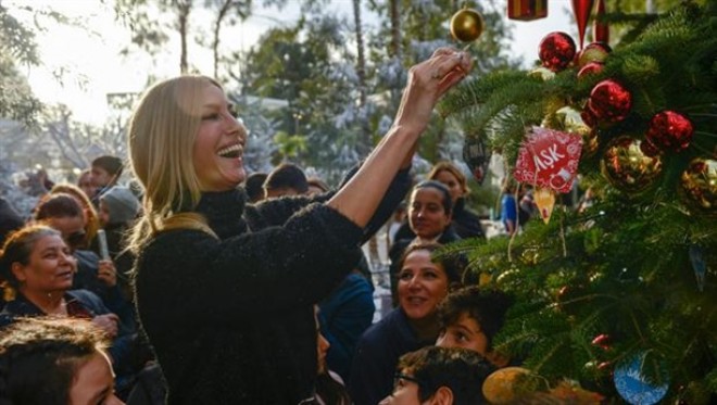 Çağla uşaqlarla birgə Yeni il ağacı bəzədi