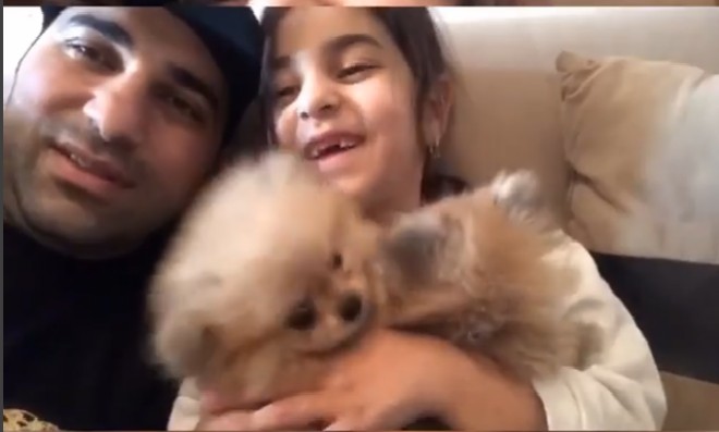 Kamil Zeynallı qızına it alıb - video