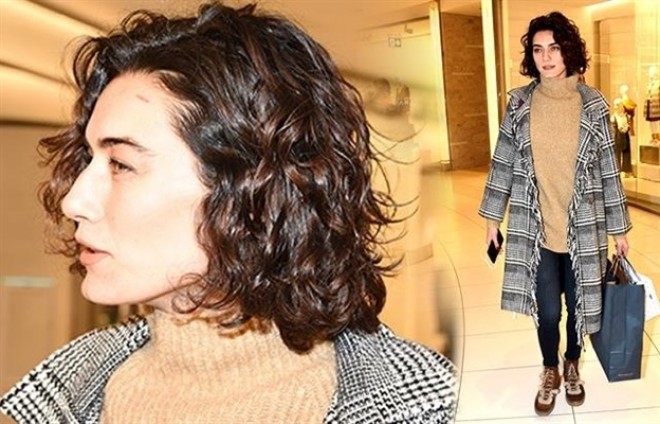 Sevgilisinin adını eşitdi gözləri doldu