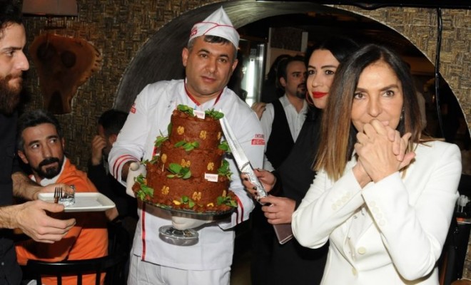 Tatlısəs keçmiş həyat yoldaşına jest etdi - foto