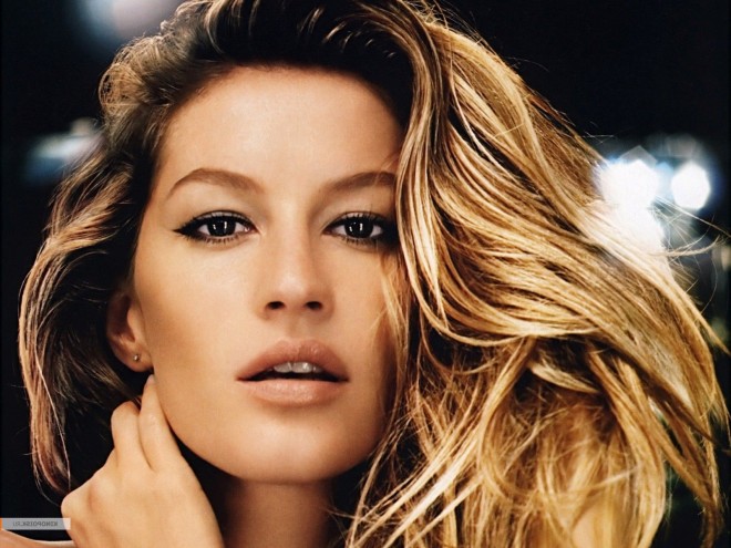 Jizel Bündxen makiyajsız fotosessiya etdirib