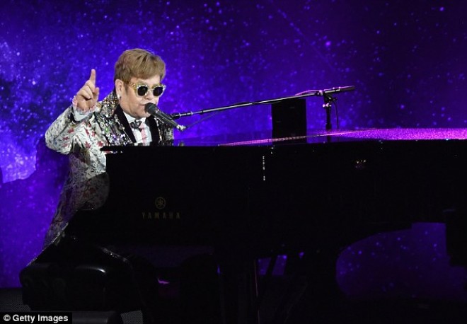 Elton Con “Oskar”a həmcins həyat yoldaşı ilə qatılıb - şəkil