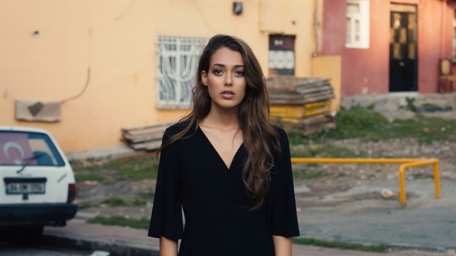 Aktrisa “Çukur” serialından danışdı