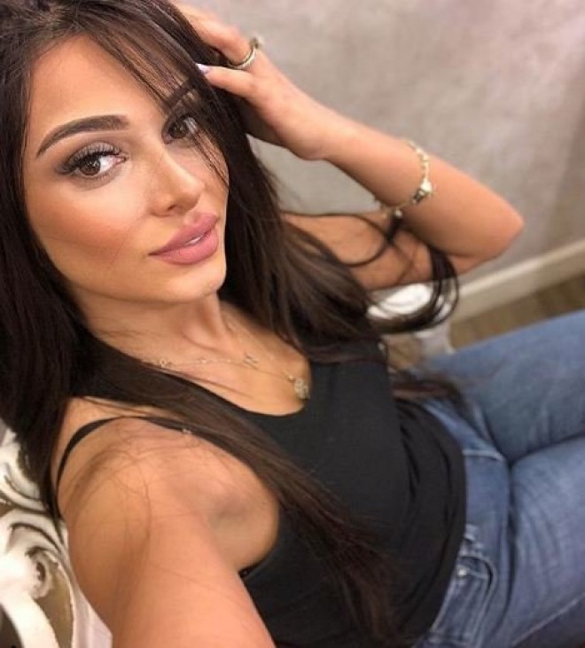 Nərgiz Əliyevanın geyimi müzakirə yaratdı