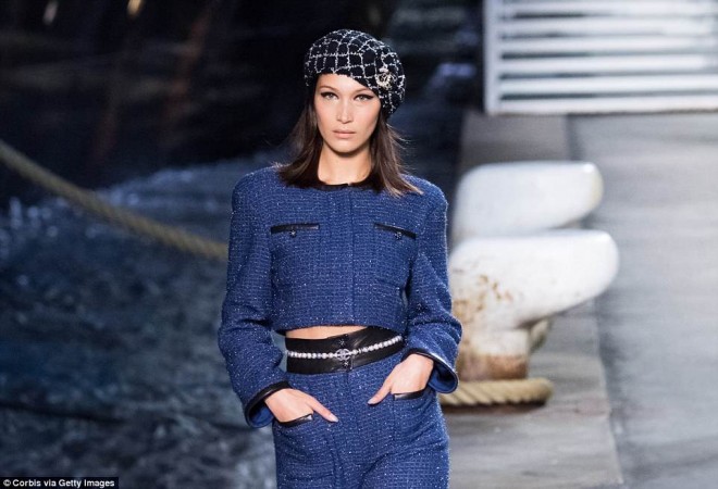 Cici və Bella Parisdə podiuma çıxdılar - foto