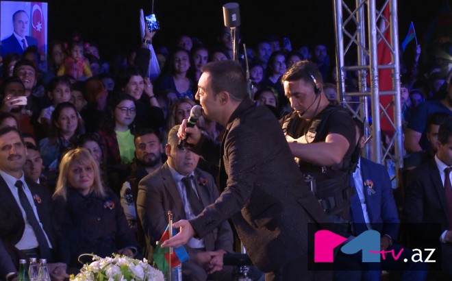 Heydər Əliyevin 95 illik yubileyində Bakıda möhtəşəm konsert - Sərdar Ortac və Lara gözəl oxudular - reportaj