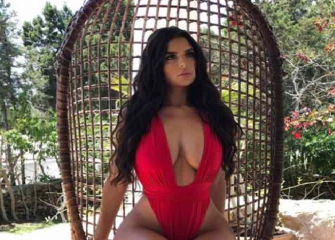 Demi Ros seksual "poz" verdi