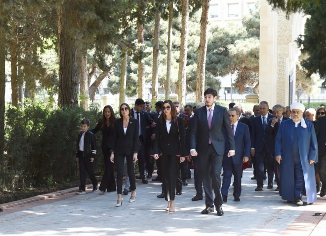 Ulu öndərə ümumxalq sevgisi, tükənməz məhəbbətin parlaq təzahürü - reportaj+foto 