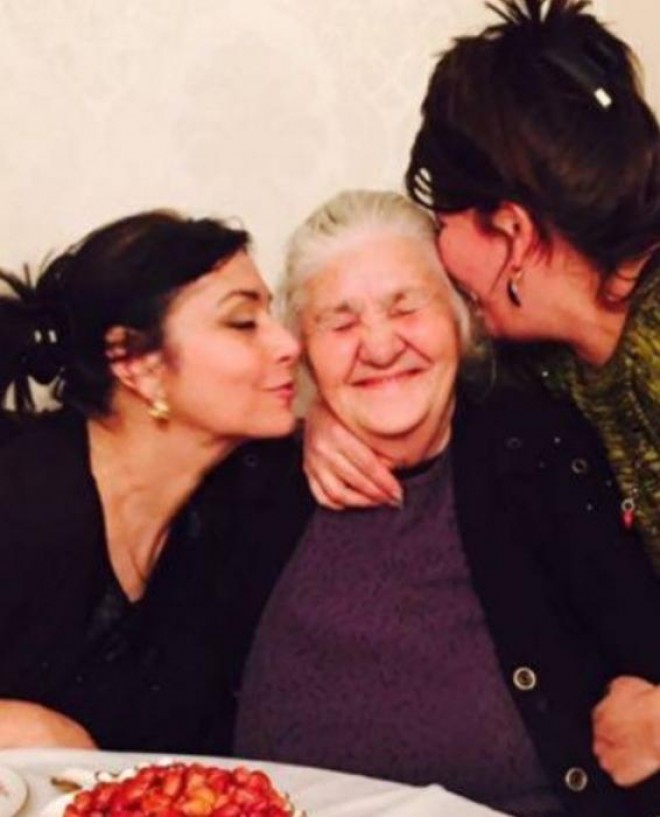 Xalq Artistinin analığı dünyasını dəyişib 