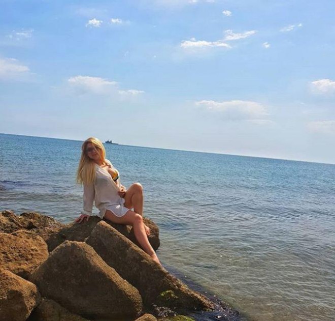 Mələyin çimərlikdəki şəkilləri sevilmədi - foto