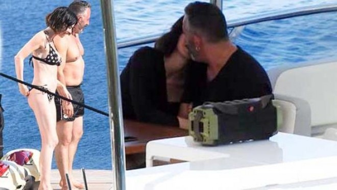 Cem Yılmaz sevgilisi ilə gəmi turuna çıxıb