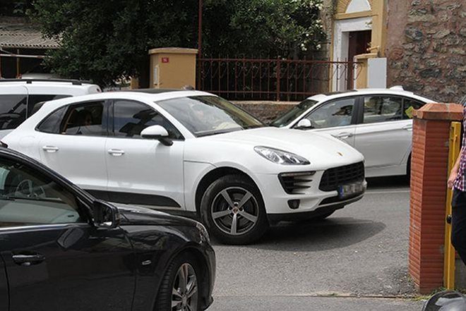 Sevgilisi aktrisaya avtomobil aldı - foto