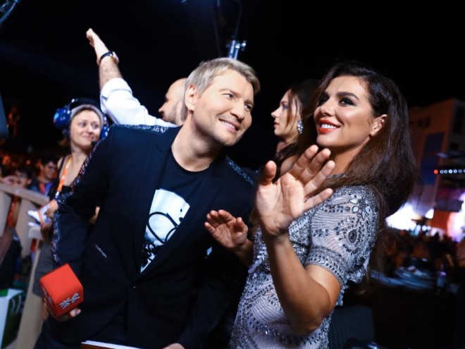 Bakıda rus müğənnilərin seksual rəqsi - video&nbsp;