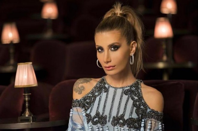 İrem Derici saçlarını uzatdı və boyadı - foto