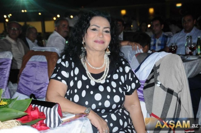 Firuzə İbadova 4 min dollar borcunu istəyir