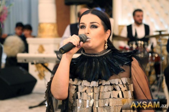 Elza Seyidcahan onu tənqid edənlərə savadsız dedi - video