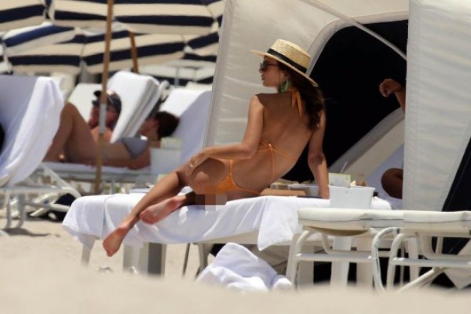 Model Emili Ratakovskinin dəniz keyfi - foto