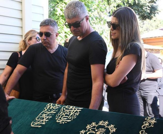 Özcan Deniz ilə Mahsun Kırmızıgül matəmdə barışdılar - foto&nbsp;