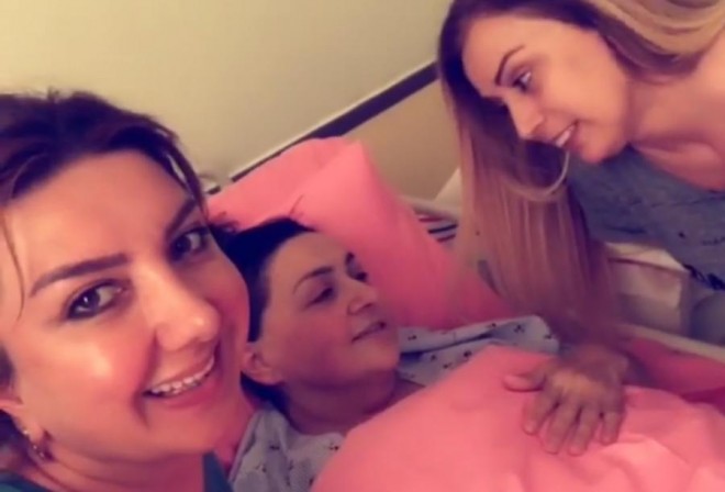 Əməkdar Artisti sənət yoldaşları sevindirdilər - video