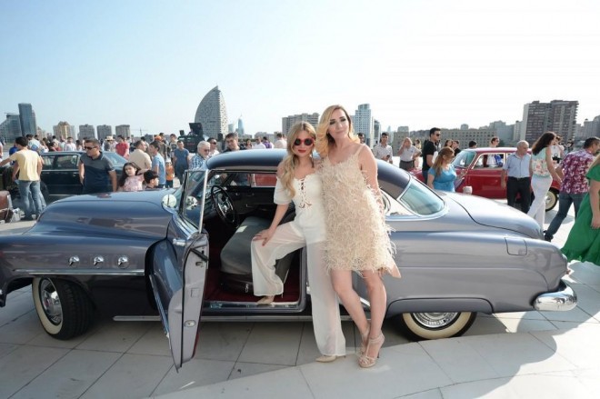 Bakıda klassik avtomobillərin yürüşü - foto