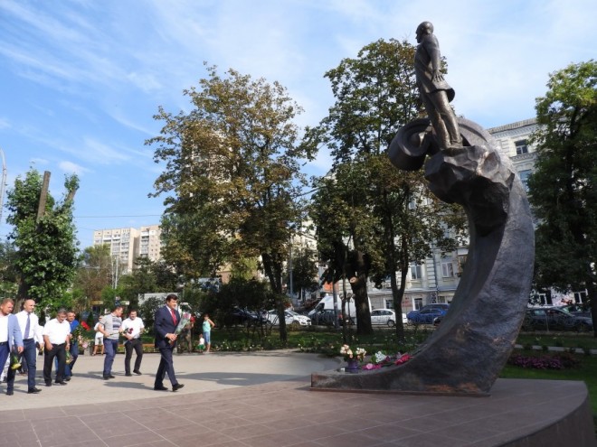 Müslüm Maqomayevin xatirəsi Ukraynada anıldı - foto