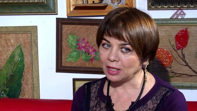 Suğra Bağırzadə soyunan həmkarlarını tənqid etdi