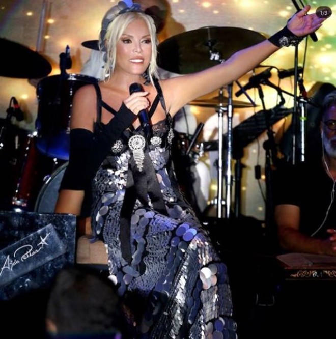 Ajda Pekkan ağ bikinidə hamını heyrətləndirdi - foto 