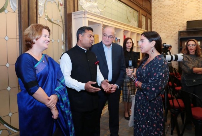 Hind mistik Bakıda kitab təqdimatında - foto