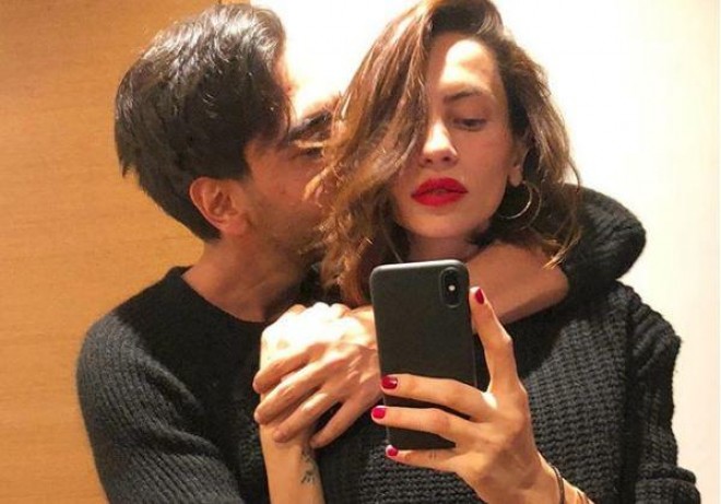 Azərbaycanlı model Bakıya sevgilisi ilə gəldi - video