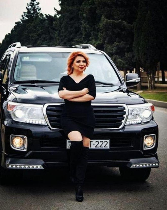 Aktrisanın avtomobili ilə fotosessiyası&nbsp;