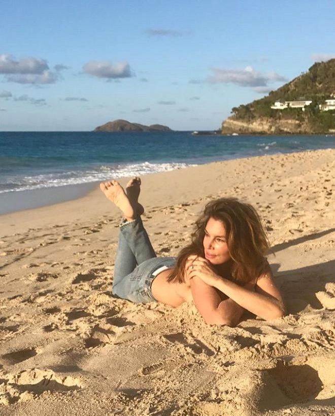 Modelin 52 yaşı tamam oldu - foto