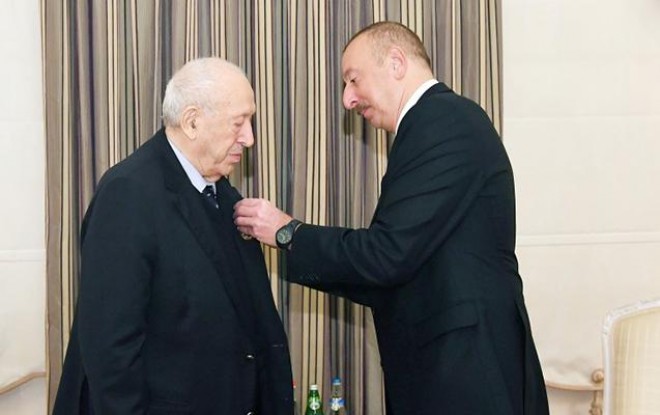 Prezident “Əmək” ordenini Tahir Salahova təqdim etdi - foto