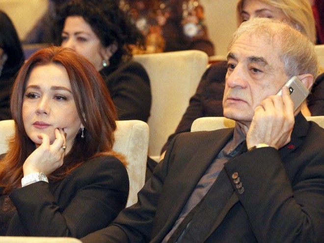 Teatrda Fəxrəddin Manafovun zəngini gözləyirlər