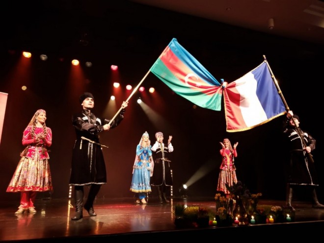 Dövlət Mahnı və Rəqs Ansamblı Fransada - foto
