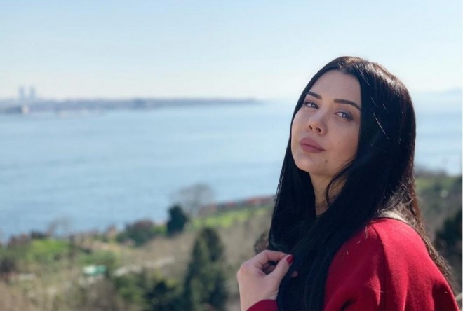 Oksana ona rəqqasə deyilməsinə qıcıqlanır