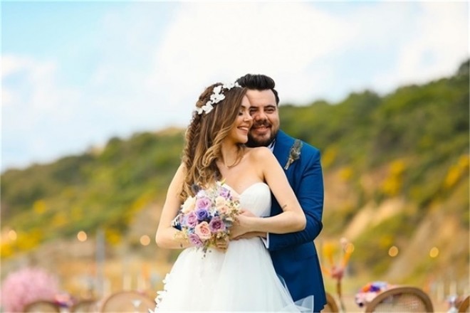 Aktyor hamilə sevgilisi ilə evləndi - video