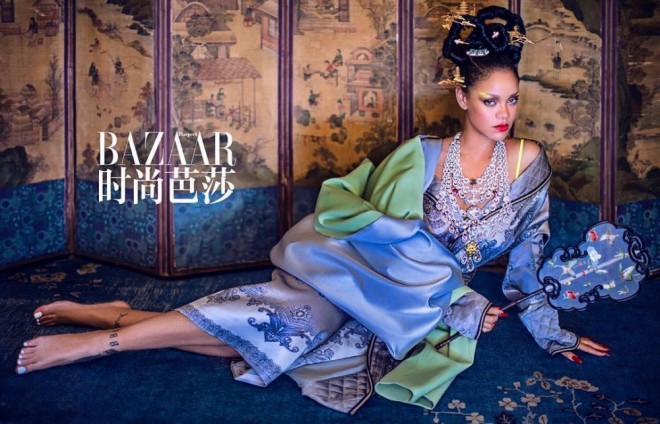 Rihanna&nbsp;çinlilərin milli geyimində - foto